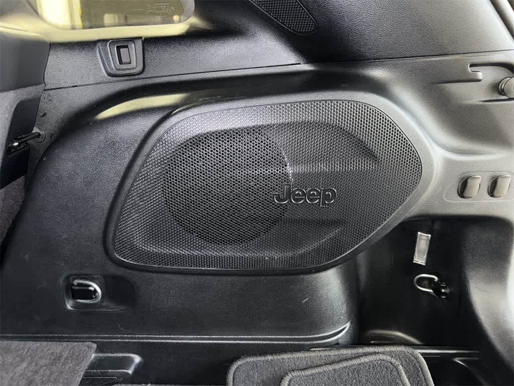 Thumbnail: 2020 Jeep Cherokee - 26