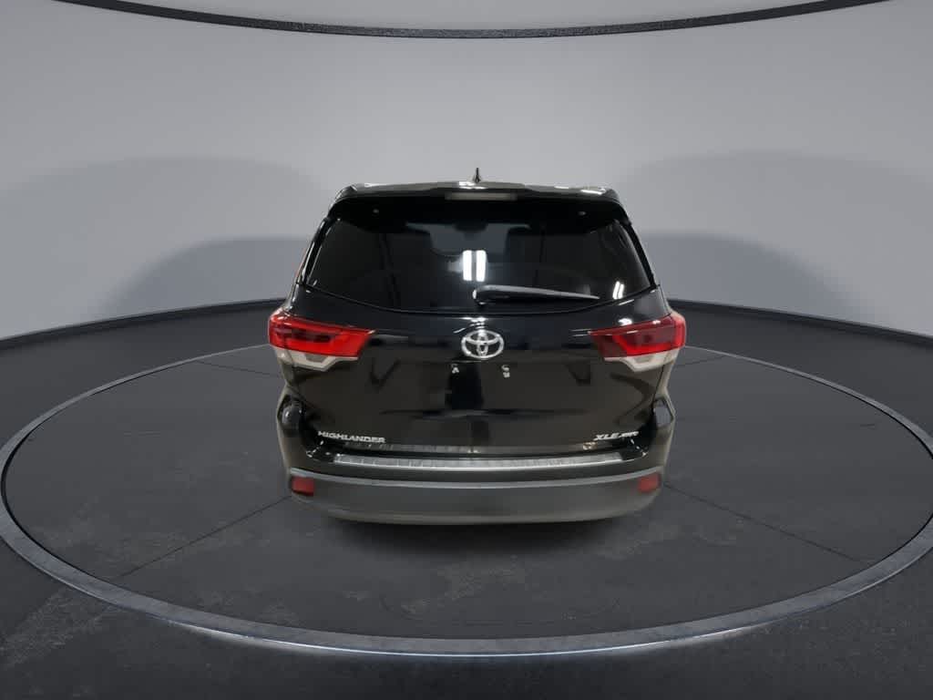 Thumbnail: 2019 Toyota Highlander - 7