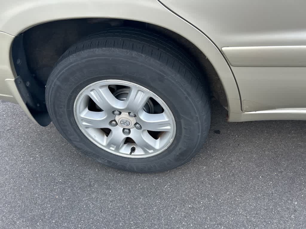 Thumbnail: 2002 Toyota Highlander - 16