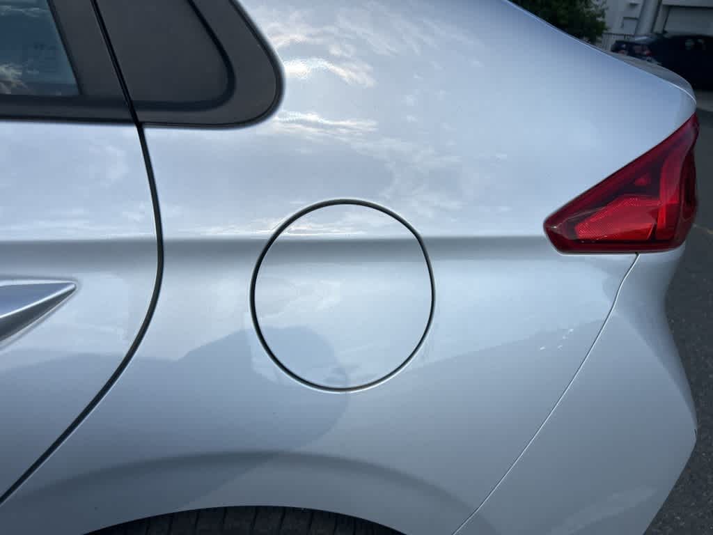 Thumbnail: 2019 Hyundai Ioniq - 15