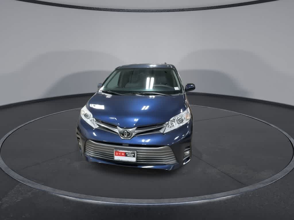 Thumbnail: 2020 Toyota Sienna - 3