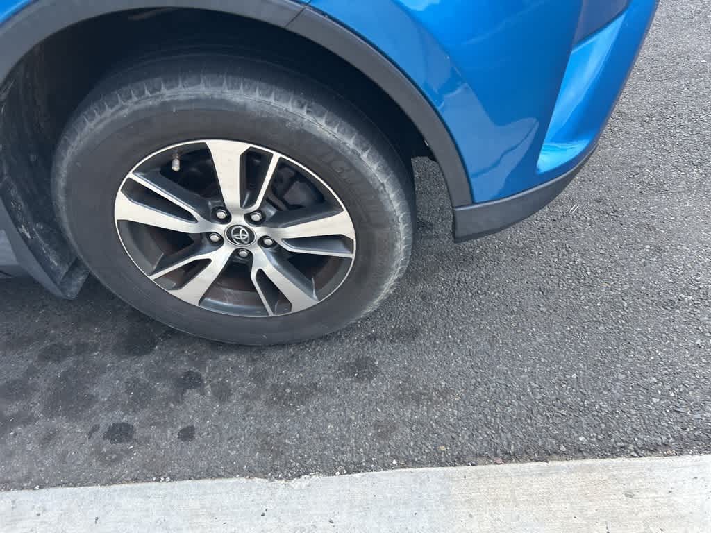 Thumbnail: 2018 Toyota RAV4 - 4
