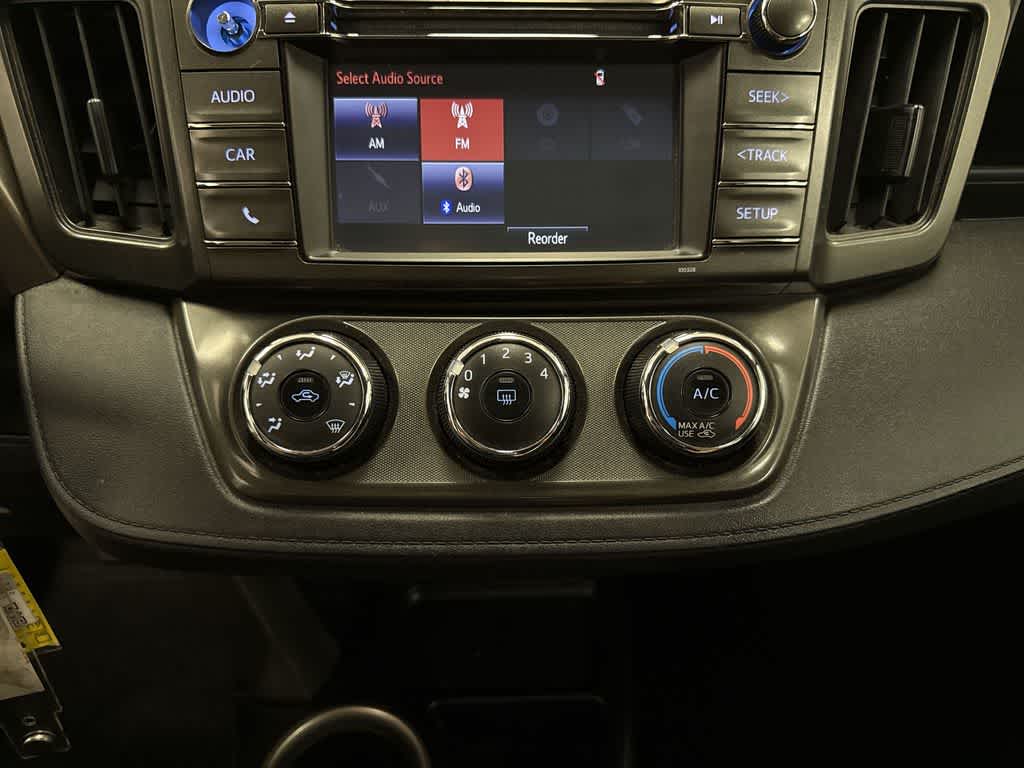 Thumbnail: 2015 Toyota RAV4 - 21