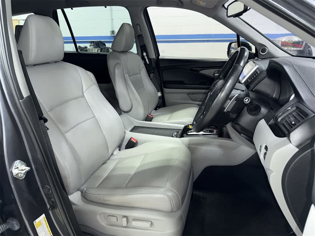 Thumbnail: 2018 Honda Pilot - 14