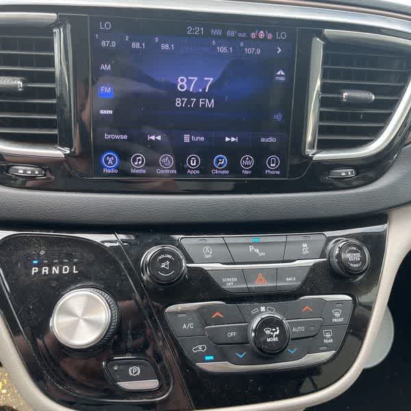 Thumbnail: 2017 Chrysler Pacifica - 19