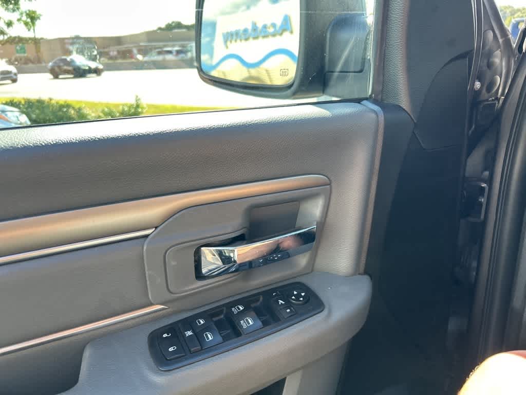 Thumbnail: 2019 RAM 1500 Classic - 7