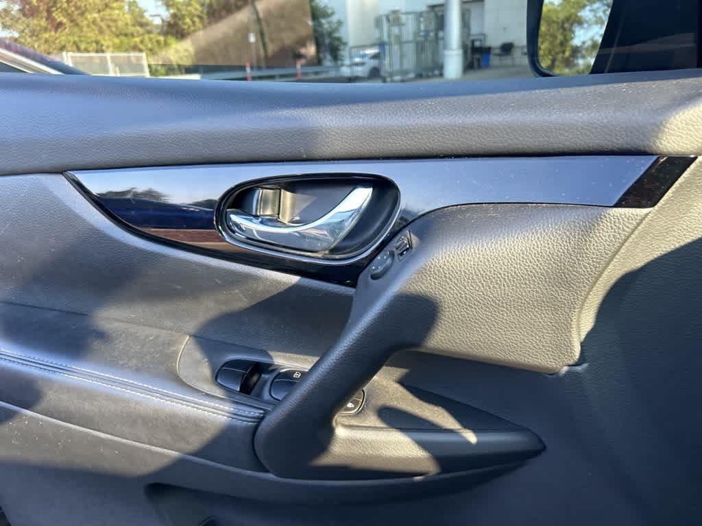 Thumbnail: 2018 Nissan Rogue Sport - 24