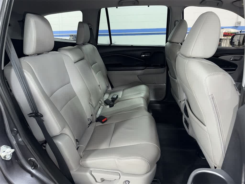 Thumbnail: 2018 Honda Pilot - 16