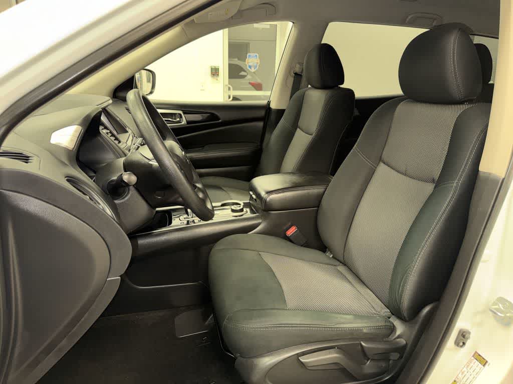 Thumbnail: 2019 Nissan Pathfinder - 15