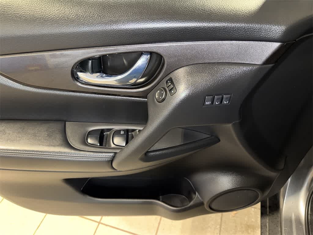 Thumbnail: 2019 Nissan Rogue - 23