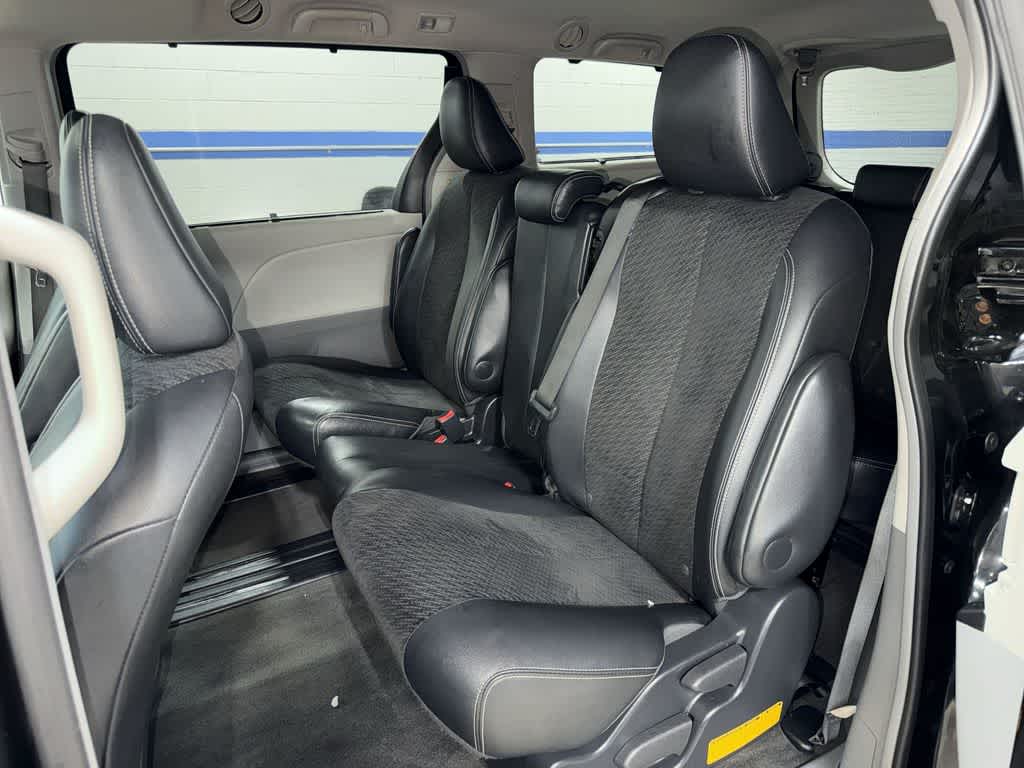 Thumbnail: 2014 Toyota Sienna - 16