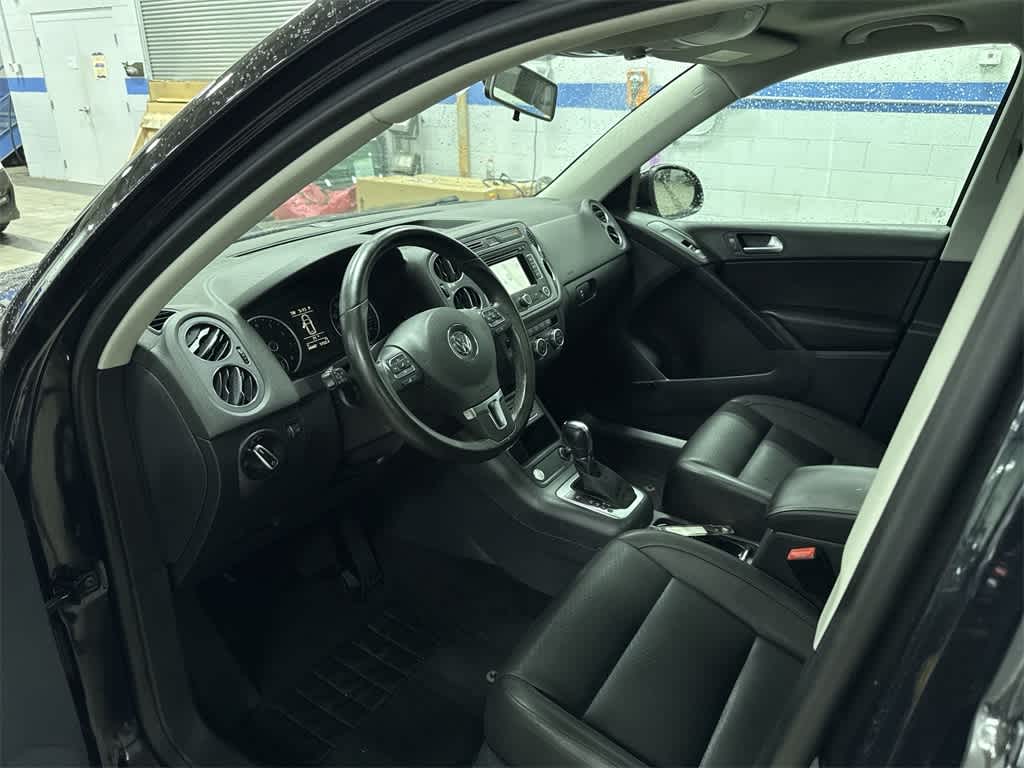 Thumbnail: 2014 Volkswagen Tiguan - 31