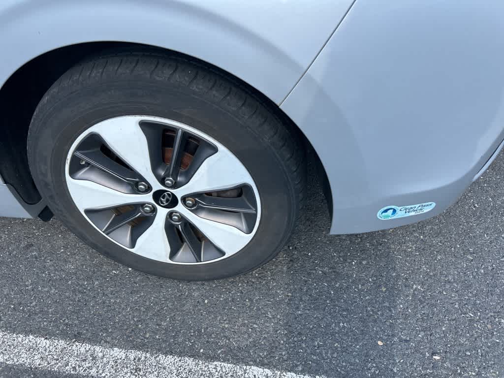 Thumbnail: 2019 Hyundai Ioniq - 12