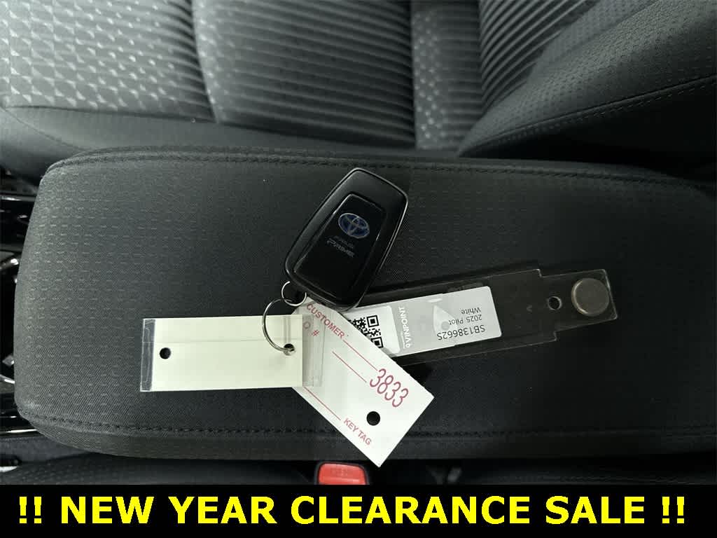 Thumbnail: 2017 Toyota Prius Prime - 30