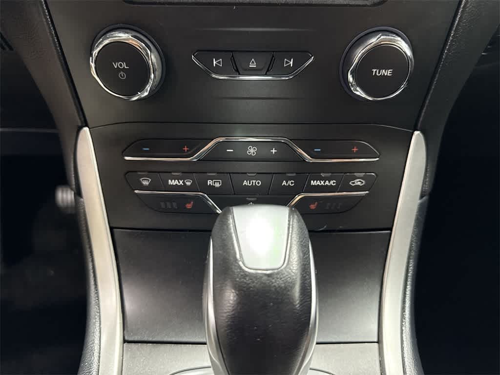 Thumbnail: 2017 Ford Edge - 21