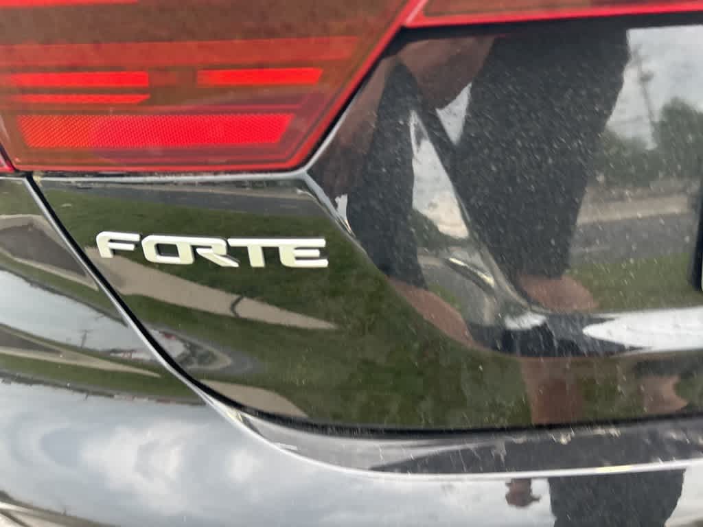 Thumbnail: 2022 Kia Forte - 17