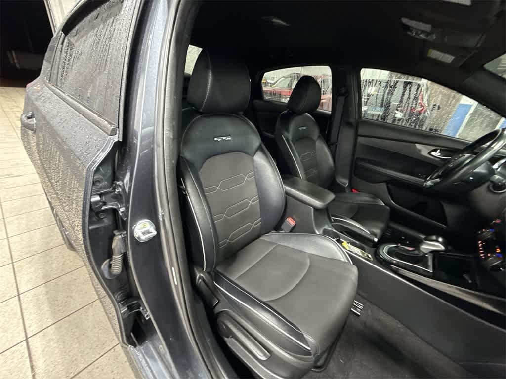 Thumbnail: 2023 Kia Forte - 16