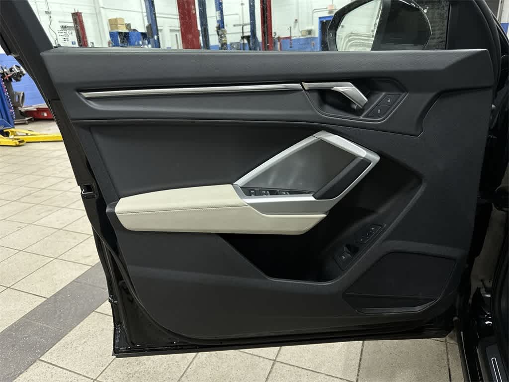 Thumbnail: 2024 Audi Q3 - 30