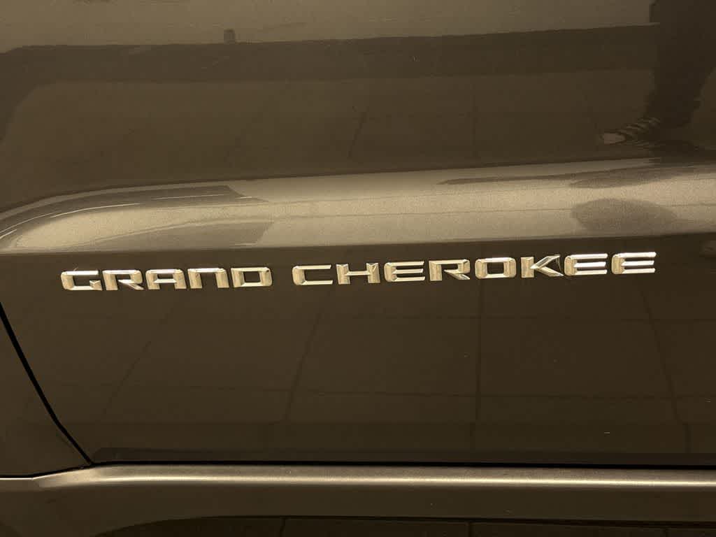 Thumbnail: 2016 Jeep Grand Cherokee - 27