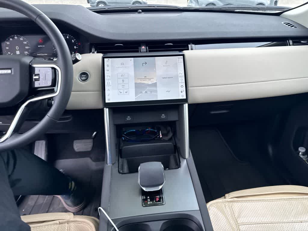 Thumbnail: 2025 Land Rover Discovery Sport - 13