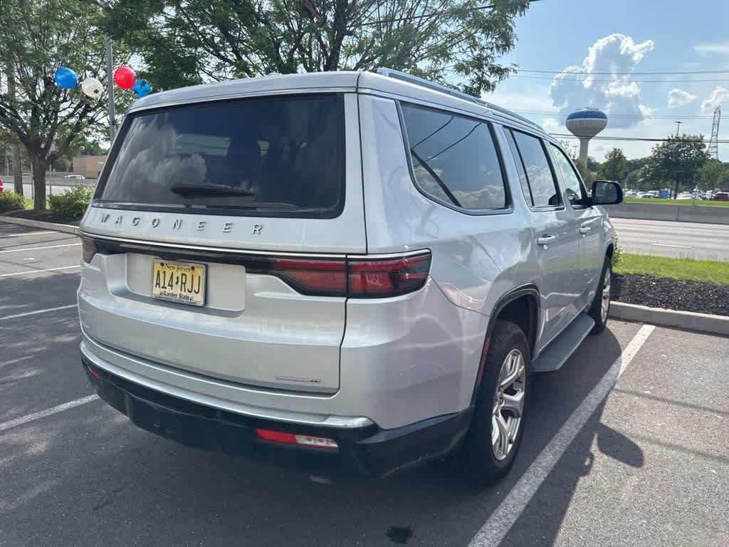 Thumbnail: 2022 Jeep Wagoneer - 4