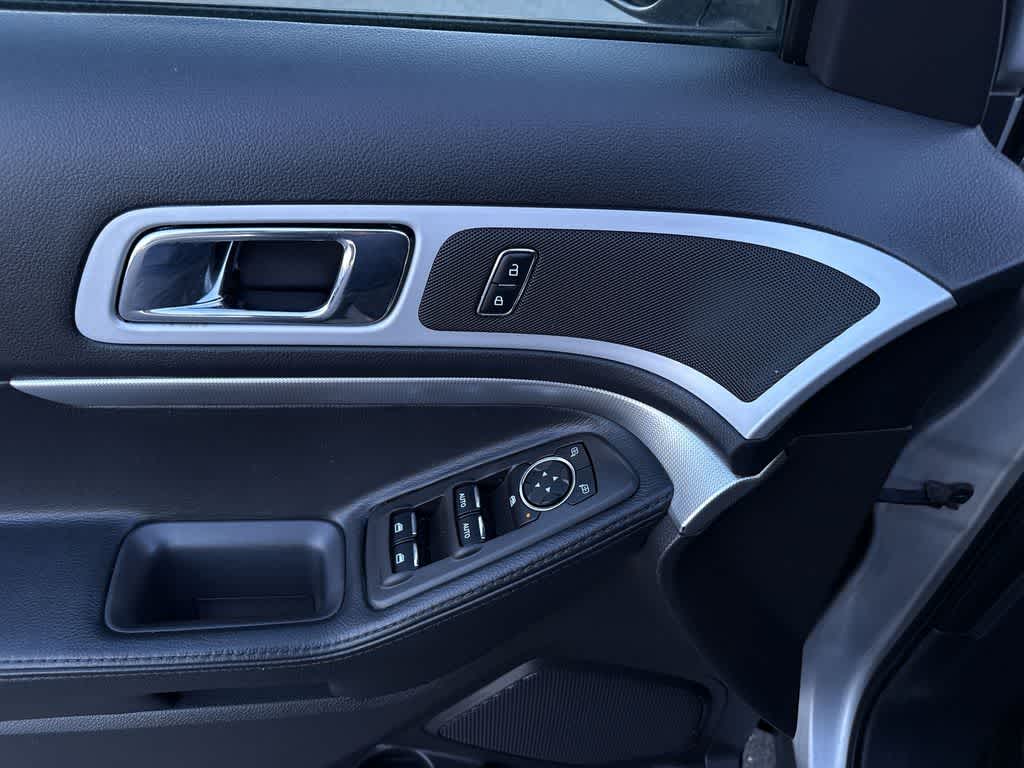 Thumbnail: 2014 Ford Explorer - 25