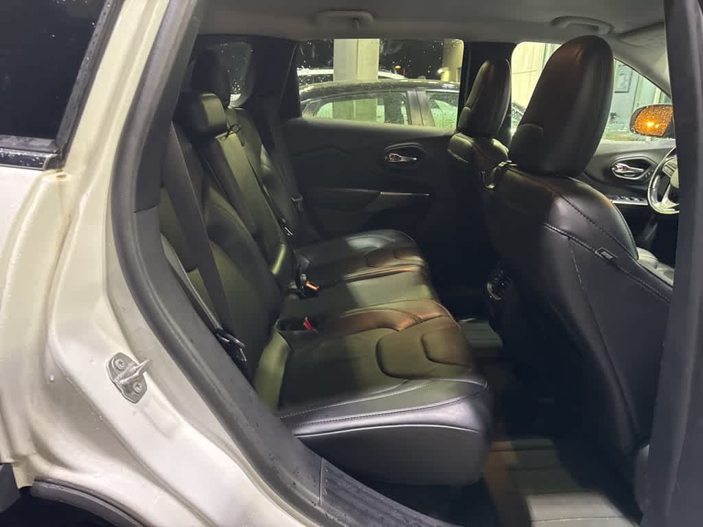 Thumbnail: 2020 Jeep Cherokee - 19