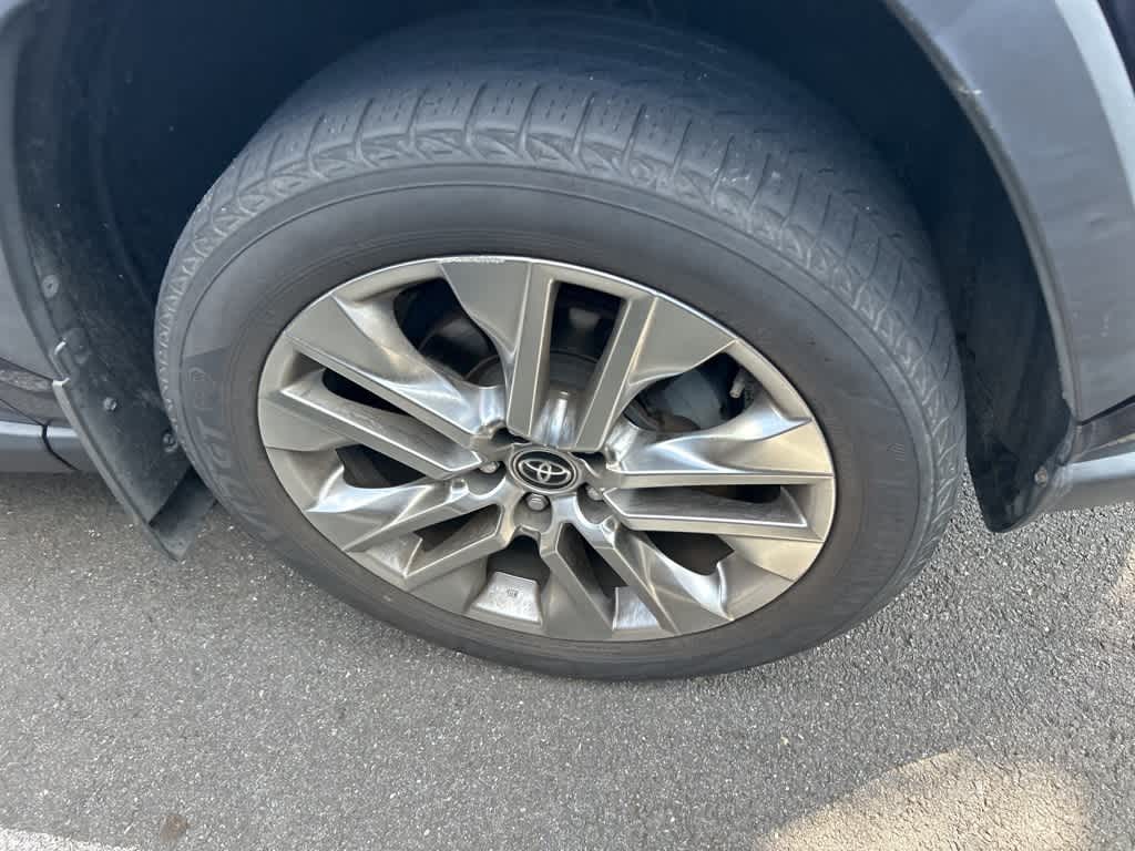 Thumbnail: 2021 Toyota RAV4 - 17