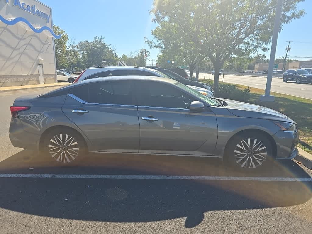 Thumbnail: 2023 Nissan Altima - 4