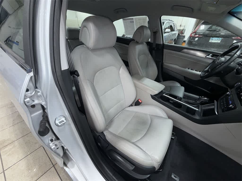 Thumbnail: 2015 Hyundai Sonata - 16