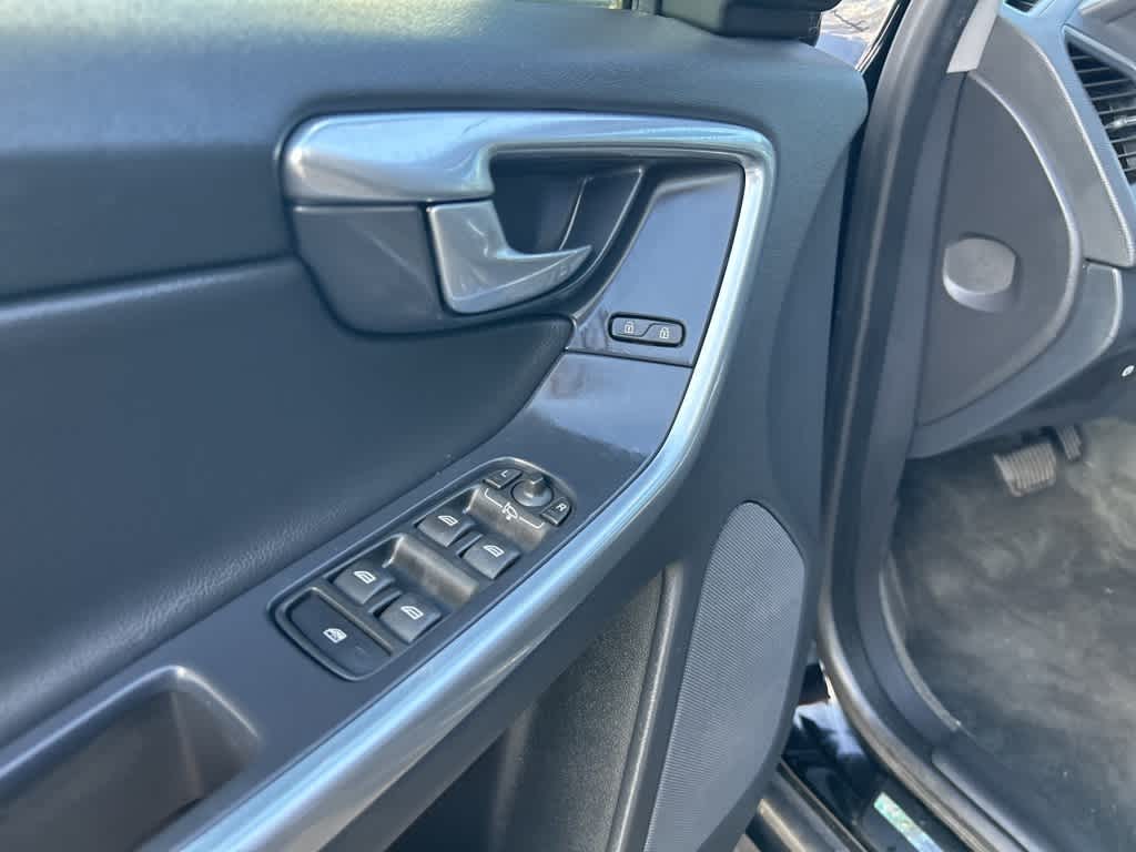 Thumbnail: 2015 Volvo XC60 - 13