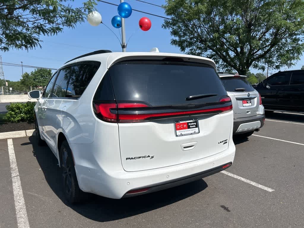 Thumbnail: 2022 Chrysler Pacifica - 10