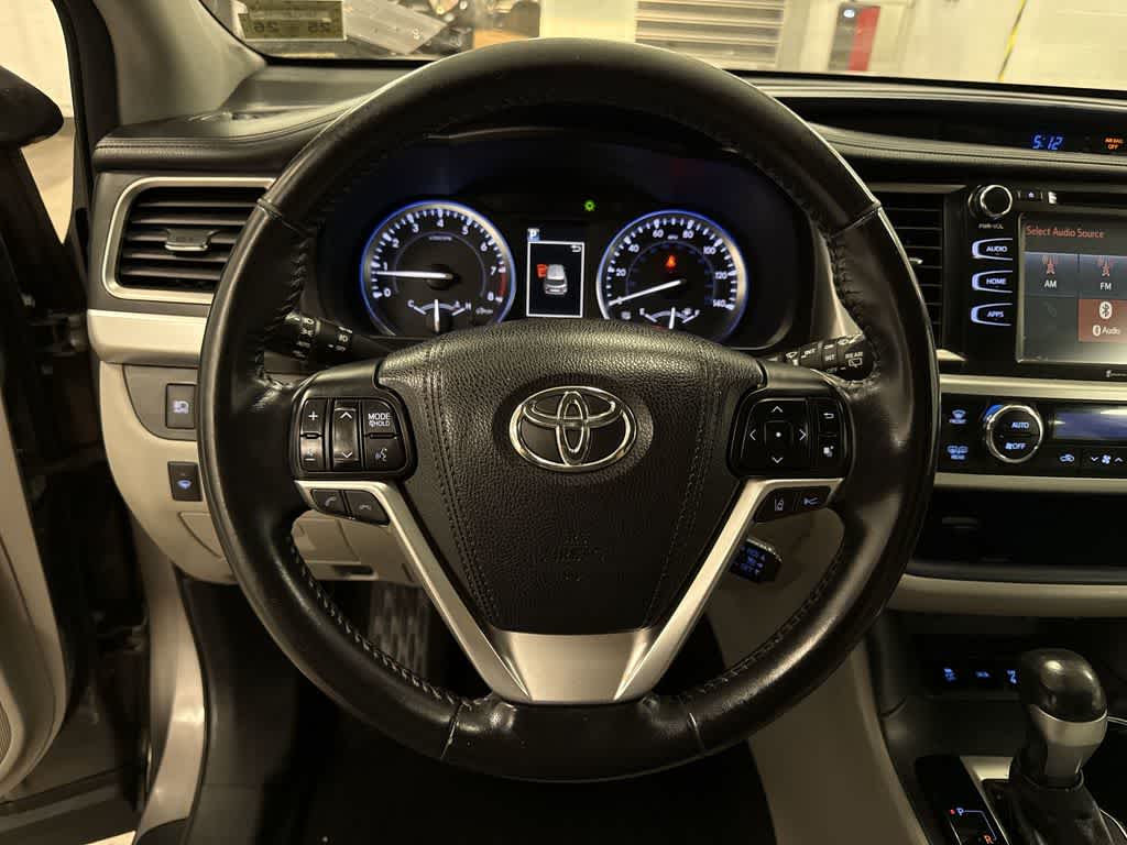Thumbnail: 2017 Toyota Highlander - 19