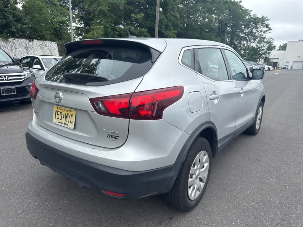 Thumbnail: 2018 Nissan Rogue Sport - 4