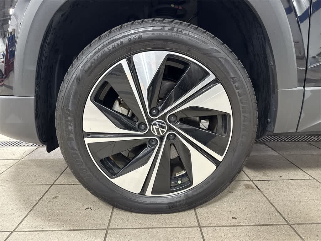 Thumbnail: 2023 Volkswagen Taos - 10