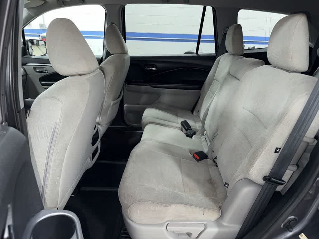 Thumbnail: 2016 Honda Pilot - 17