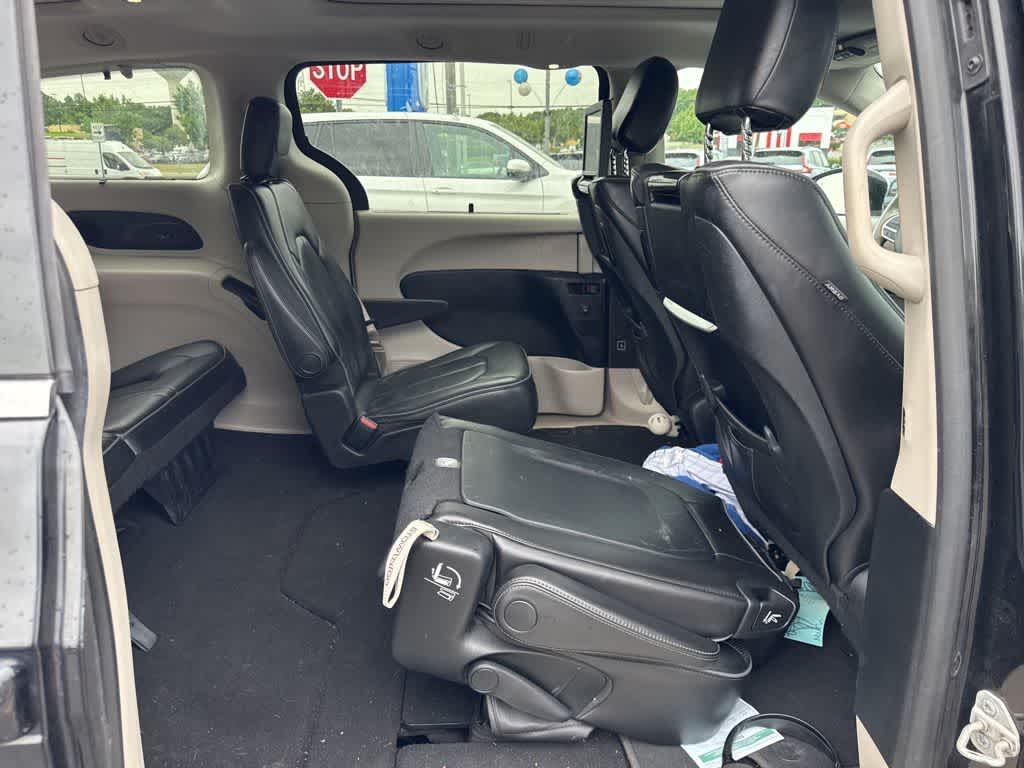 Thumbnail: 2017 Chrysler Pacifica - 23