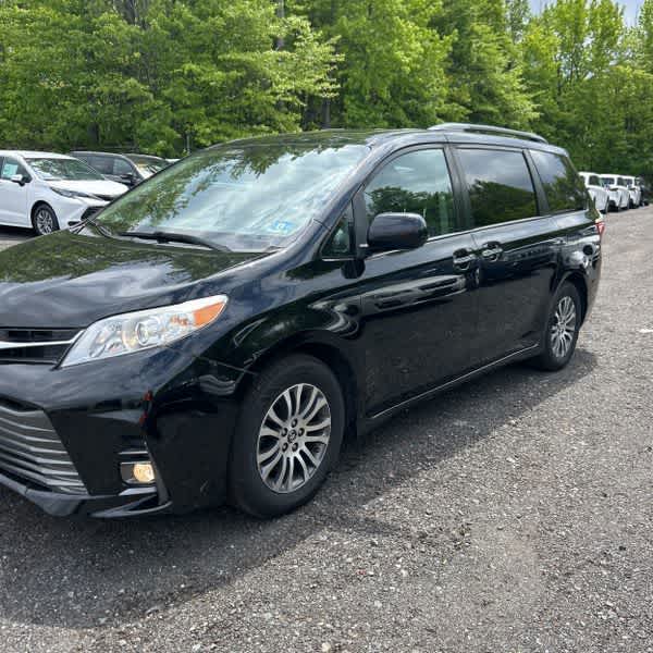 Thumbnail: 2020 Toyota Sienna - 3