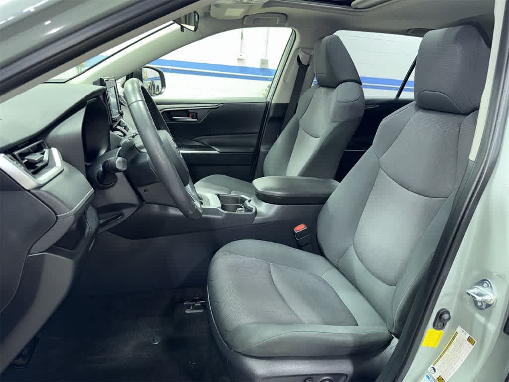 Thumbnail: 2019 Toyota RAV4 - 15