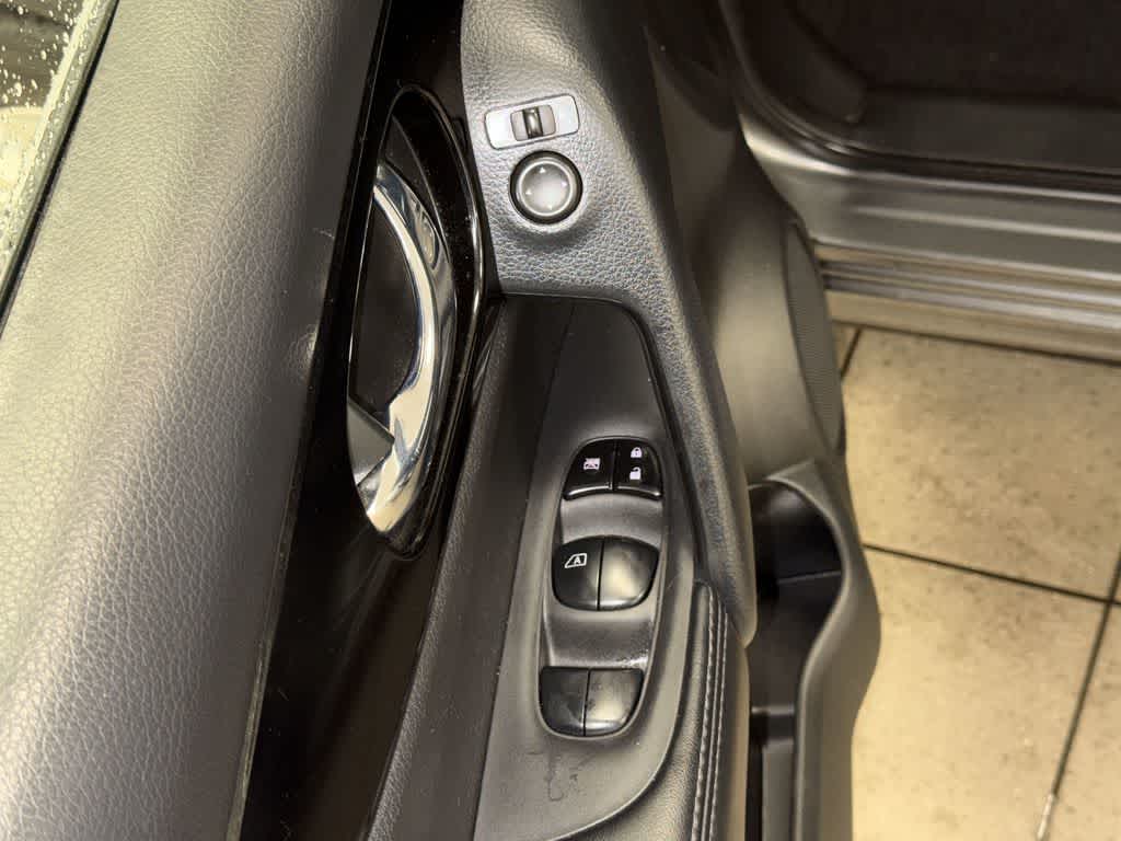Thumbnail: 2020 Nissan Rogue Sport - 22