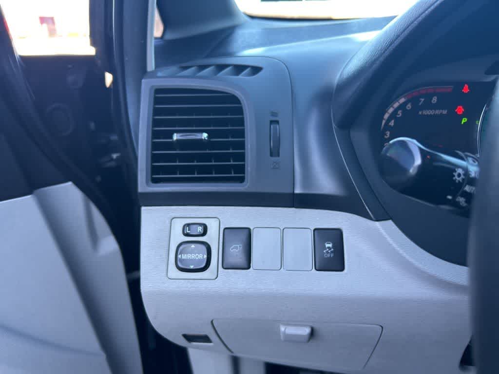 Thumbnail: 2012 Toyota Venza - 21