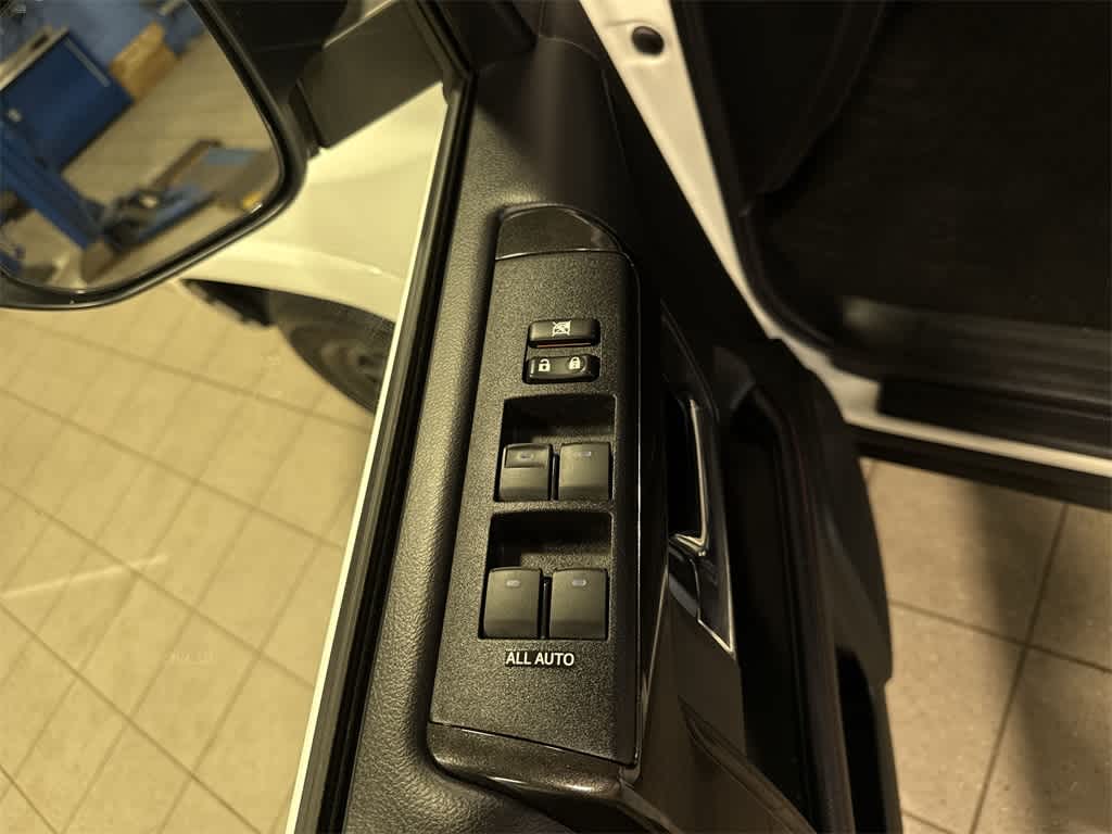 Thumbnail: 2022 Toyota 4Runner - 23