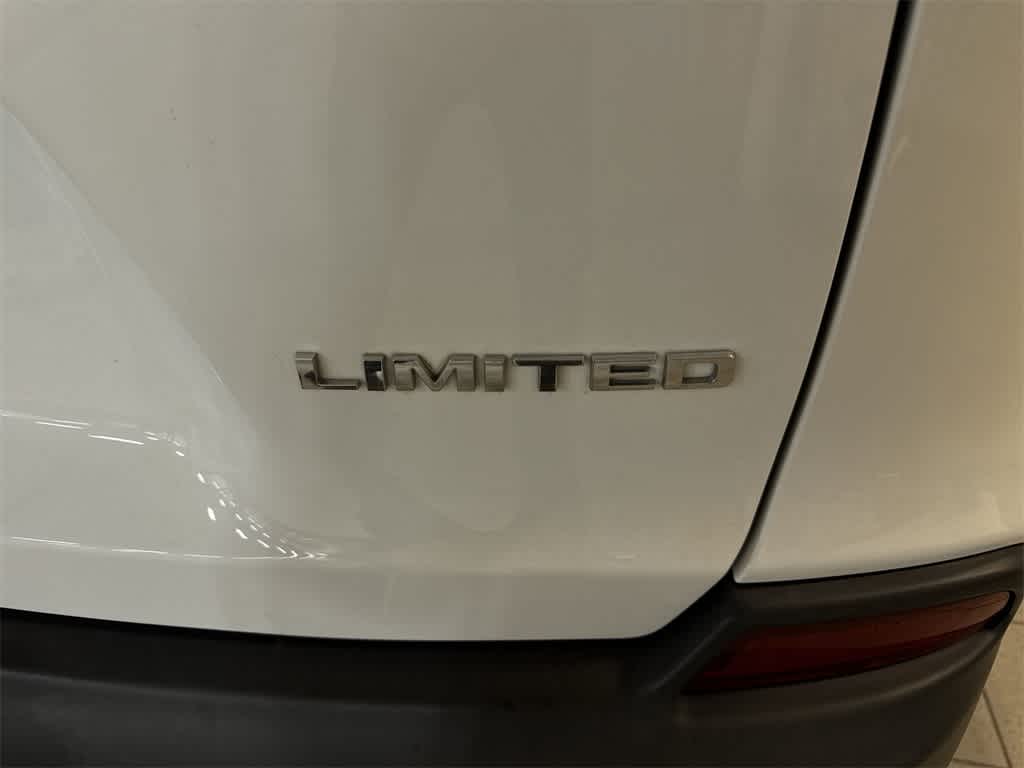 Thumbnail: 2020 Jeep Cherokee - 27