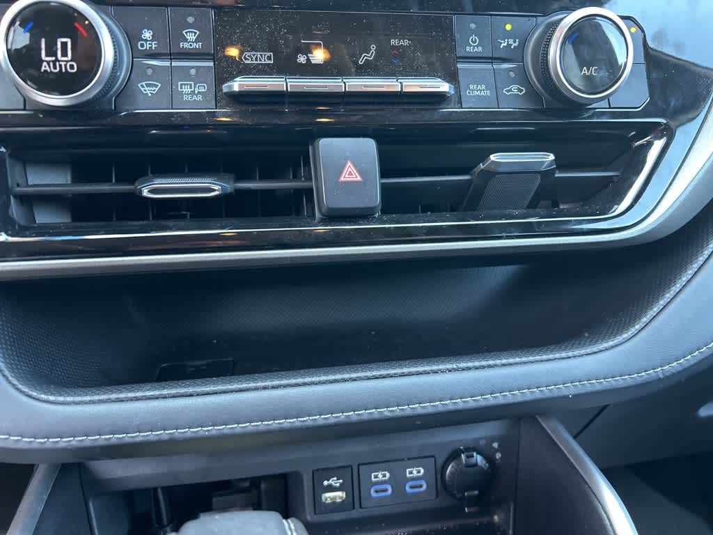 Thumbnail: 2022 Toyota Highlander - 24