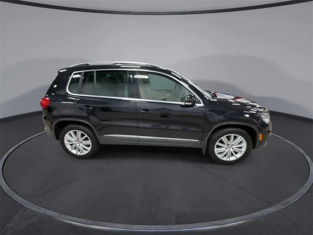 Thumbnail: 2016 Volkswagen Tiguan - 9