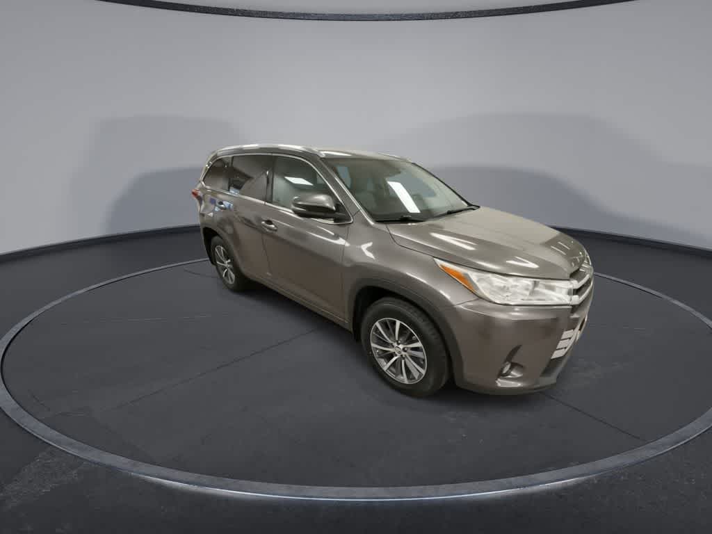 Thumbnail: 2017 Toyota Highlander - 2