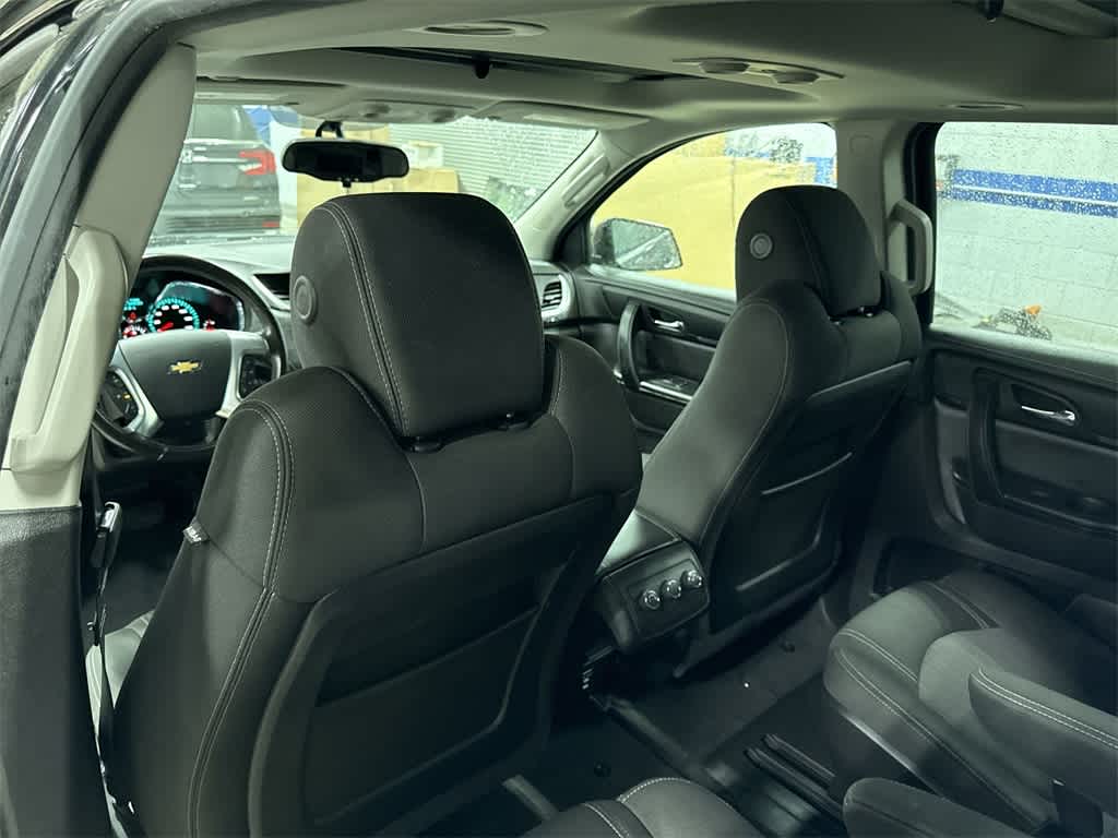 2015 Chevrolet Traverse LT 30