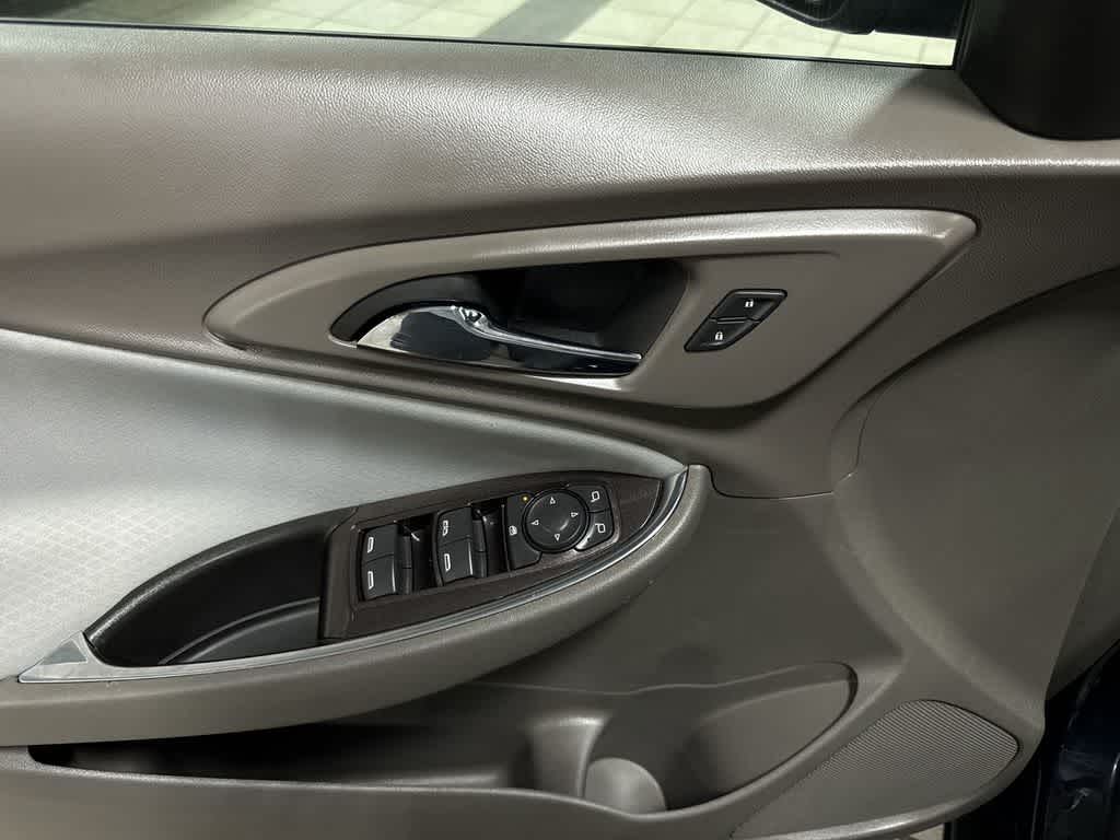 Thumbnail: 2018 Chevrolet Malibu - 22