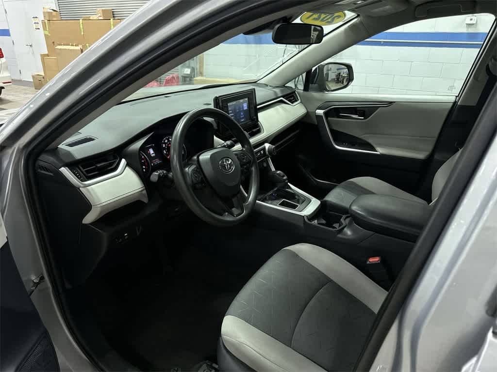 Thumbnail: 2021 Toyota RAV4 - 28