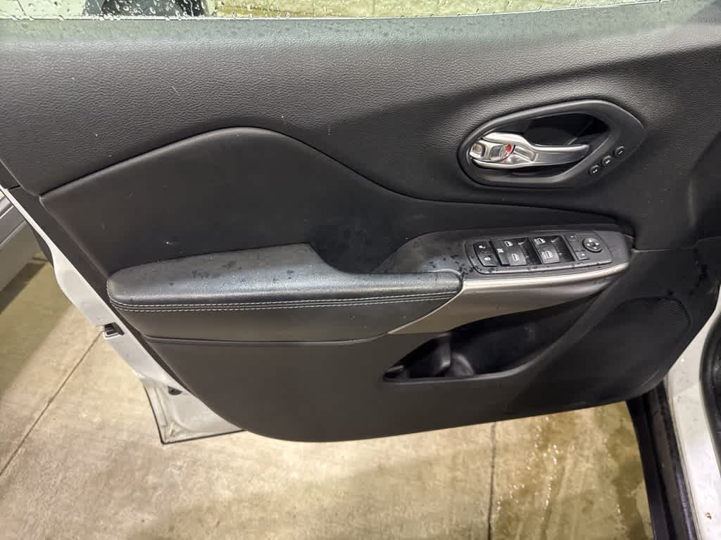 Thumbnail: 2020 Jeep Cherokee - 7